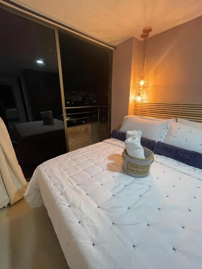 Lujoso Apartaestudio Completo 601 Medellin, Con Balcon Y Hermosa Vista A La Ciudad Apartamento 0*,